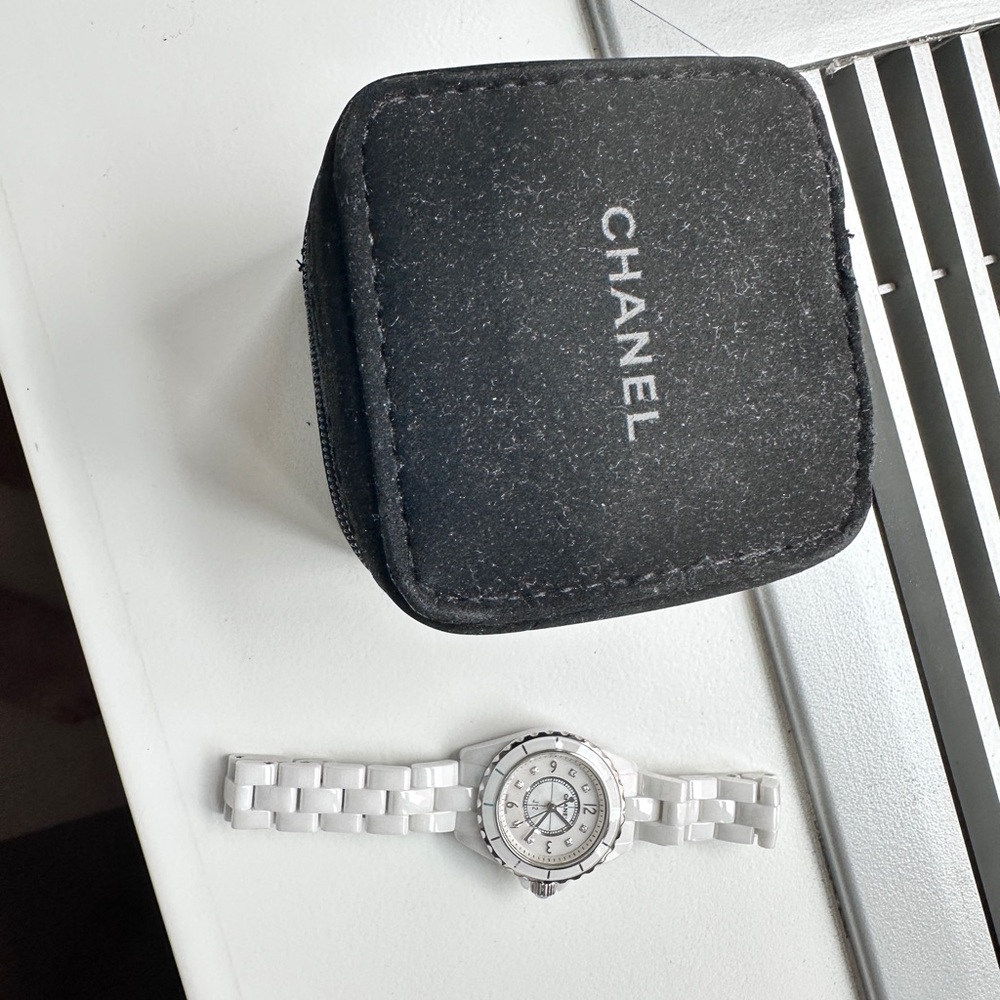 CHANEL J12 White Ceramic Diamond Watch, 29mm - Picture 4 of 15